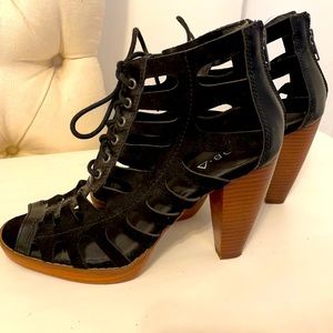 Kelsi Dagger 7.5 Cut-out Heels